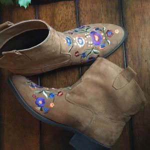 Mudd Embroidered Boots